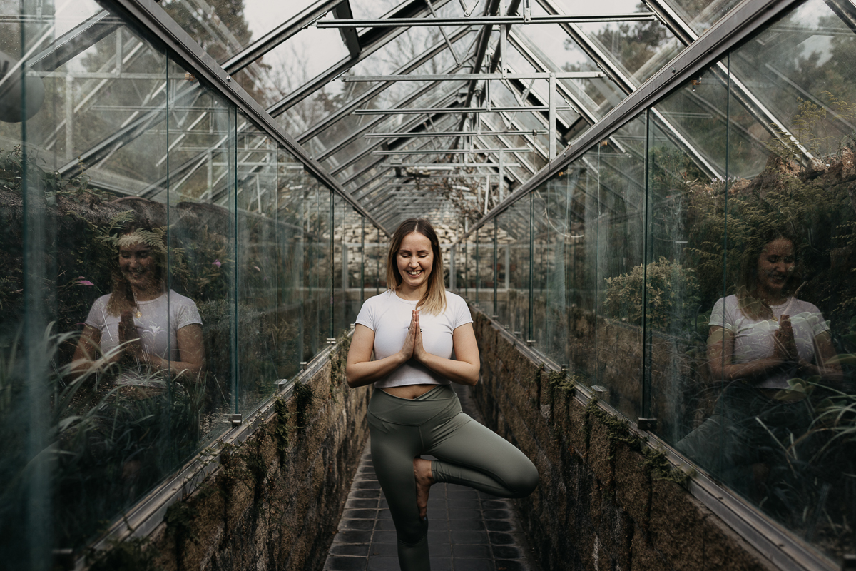 Bára, Yoga Teacher